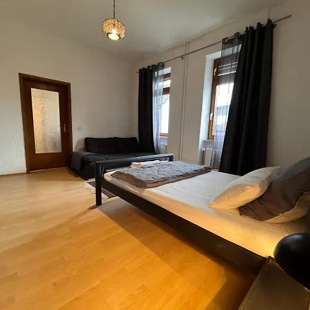 Nahe Frankfurt Am Main Mit Parkplaetzen Pkw Oder