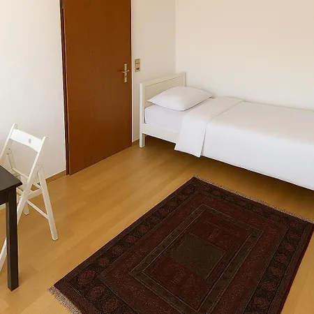 Nahe Frankfurt Am Main Mit Parkplaetzen Pkw Oder Apartamento Rödermark