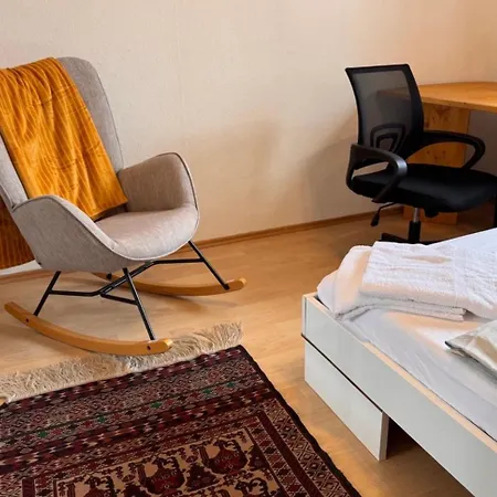 Nahe Frankfurt Am Main Mit Parkplaetzen Pkw Oder Lejlighed *