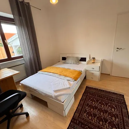 Nahe Frankfurt Am Main Mit Parkplaetzen Pkw Oder *