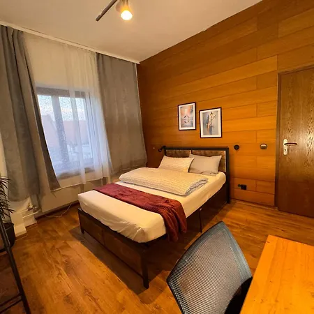 Nahe Frankfurt Am Main Mit Parkplaetzen Pkw Oder Rödermark