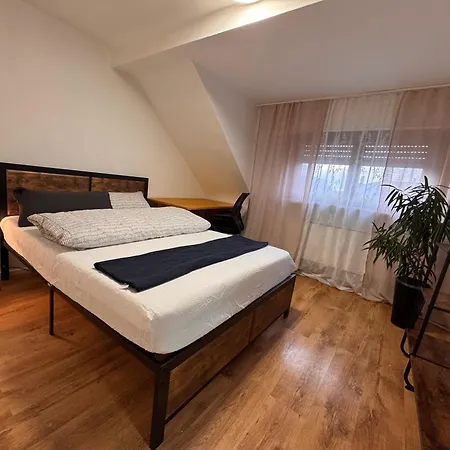Nahe Frankfurt Am Main Mit Parkplaetzen Pkw Oder * Rödermark