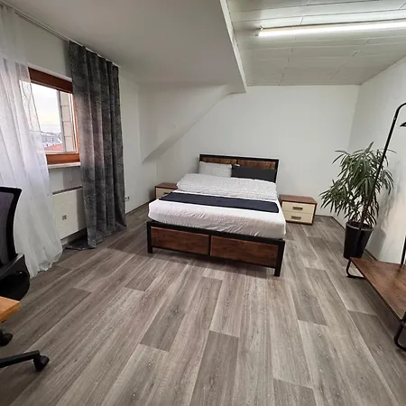 Nahe Frankfurt Am Main Mit Parkplaetzen Pkw Oder Lejlighed Rödermark